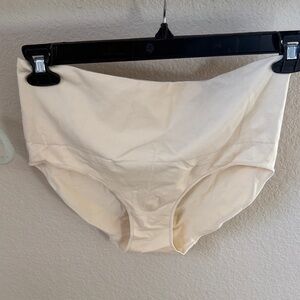 Women's Cream Shorts